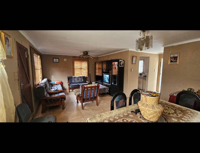 3 BEDROOM HOUSE FOR SALE IN LOTUS GARDENS